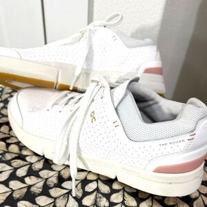 ✨ On Running The Roger Centre Court Sneakers | White/Woodrose | Size 10 ✨